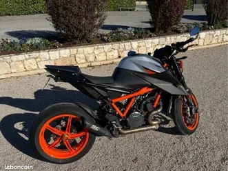 moto ktm 1290 superduke r