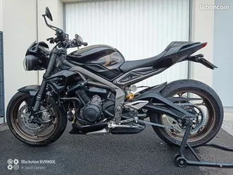 triumph street triple 765 rs carbon black