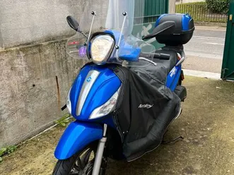 scooter medley 125 s abs bleu - 1900 km, comme neuf