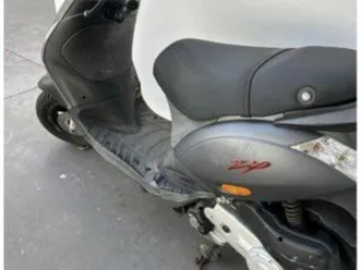 scooter piaggio zip