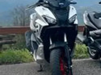 aprilia sr gt 125