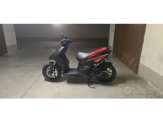 aprilia sr motard 50 anno 2018