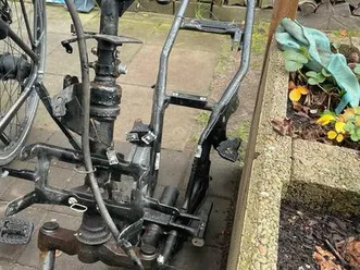 aprilia sr 50 / rahmen / lenkrad / gabel / 2006 / teile