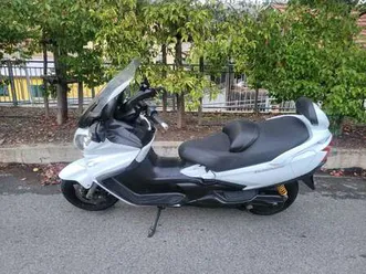 suzuki burgman 650 executive bianco