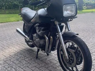 xj900