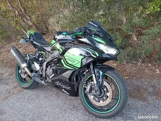 zx4-r comme neuve beaucoup d'options échange reprise possible