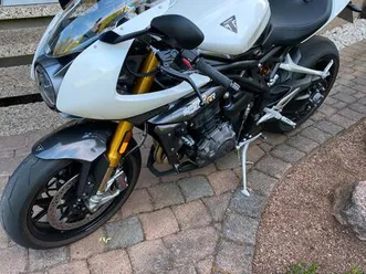 triumph speed triple 1200 rr – frischer service & neue reifen