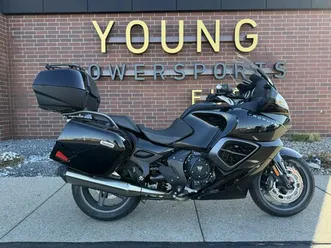 2016 triumph trophy se