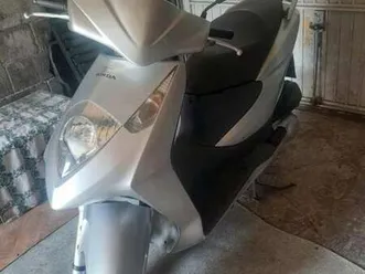 honda dylan très bon état
