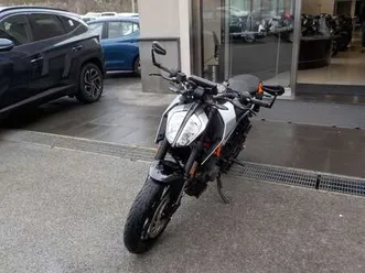 ktm 125 duke anno 2021 grigio