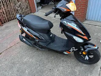 sehr gepflegter roller