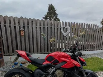 ducati streetfighter v4