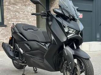 ② yamaha xmax 125 cc