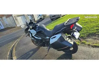vends versys 1100