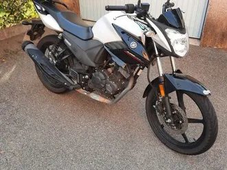 moto yamaha ys 125 (2021)