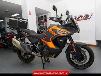 2021 '21 reg. ktm 1290s super adventure. sat nav, heated grips, top box. £8,995