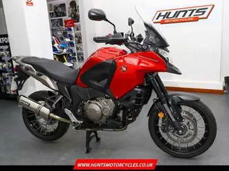 2019 '68 honda vfr1200x crosstourer. 4,825 miles. top box, heated grips. £6,995