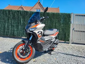 ② aprilia sr gt 125 sport