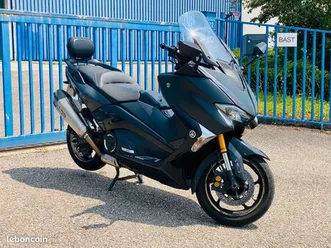 yamaha xp tmax 530 dx 2017 abs / noir mat / ligne akrapovic / siege chauffant / démarrage sans clé / regulateur de vitesse / bulle électrique