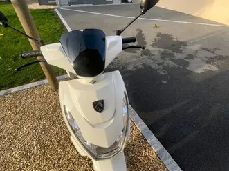 scooter peugeot kisbee