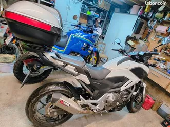 très belle moto honda nc 700 xd