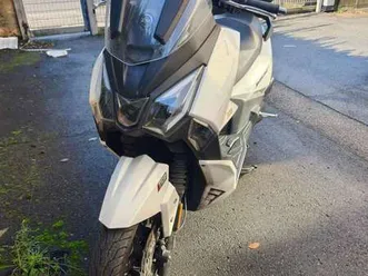 sym joyride 300 solo 2.999 euro !!!!!!!!!!!!!! bianco