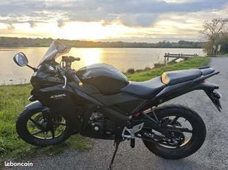 moto 125 honda cbr noire