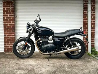② triumph street twin 900