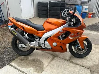 yamaha yzf 600 thundercat 599 cm3, 2002 god.
