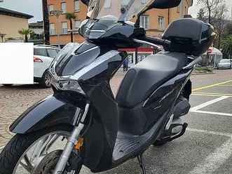 vendo honda sh 150 canton tessin -