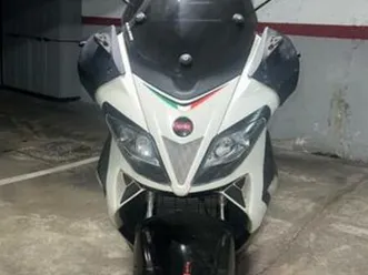 aprilia - sr max 300