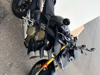 ducati - streetfighter v4s