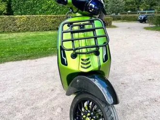 vespa sprint candy green - carbon full option️50cc — scooters | vespa — marktplaats