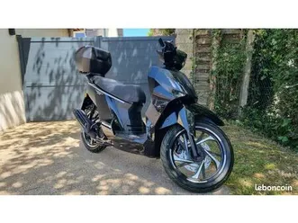 peugeot tweet 125 avec top case + dosseret inclus promo -350