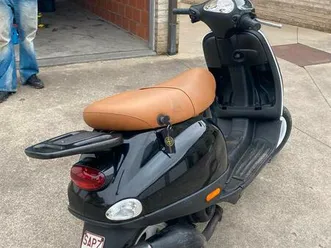 ② piaggio vespa et2