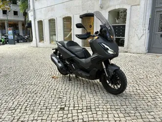 honda adv 350 de 2022 estrela