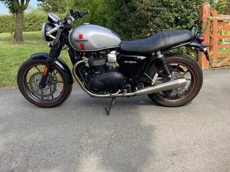 triumph street twin 900 roadster/retro petrol manual euro 4 (54 ps) 900 cc