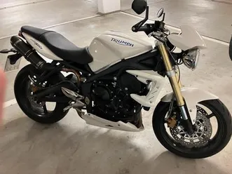 triumph street triple 2011, 29.000km, neue reifen