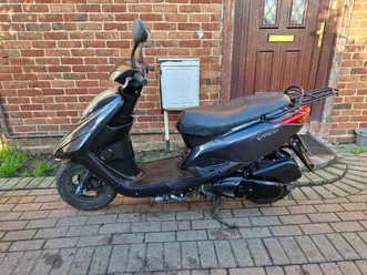 2013 yamaha vity 125 scooter, new 1 year mot...