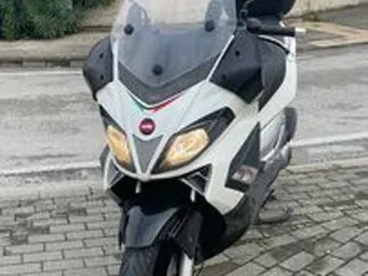 aprilia sr max 300 - 2011