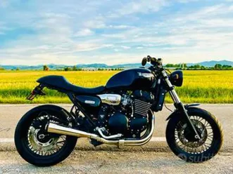 triumph thunderbird 900