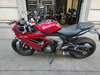 triumph daytona 660 depotenziata a 35kw.