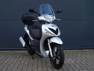 suzuki ux sixteen 150i 150cc 2010 nette staat — motoren | suzuki — marktplaats
