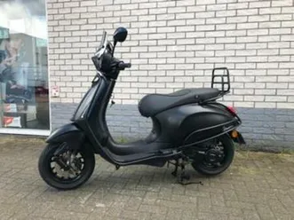 kerstkrakers: vespa sprint 50 4t 2v 25km (2019) — scooters | vespa — marktplaats