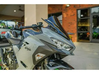 2022 kawasaki ninja® 400 metallic carbon gray/metallic flat spark black