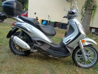 skuter 250 cm³ piaggio beverly 2004 r.