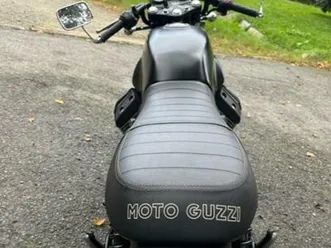 moto guzzi - v7 stone