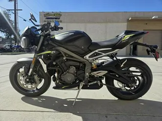 2020 triumph street triple rs