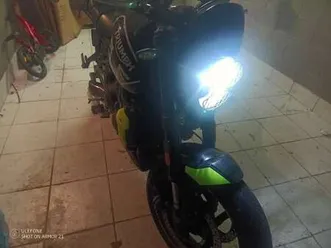 triumph trident 660 giallo