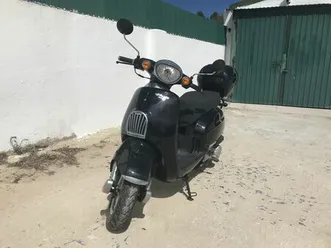 mota daelim besbi 125 cc sintra (santa maria e são miguel, são martinho e são pedro de penaferrim)